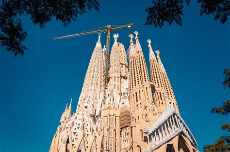 A Sagrada Família de la Candelaria Uma Obra-Prima Neoclássica repleta de Símbolos e Profundidade Espiritual!